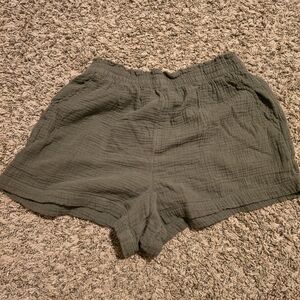 #121 Aerie Textured Khaki Women's Cargo Shorts